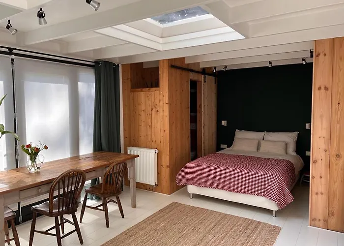 De Merel Πανσιόν