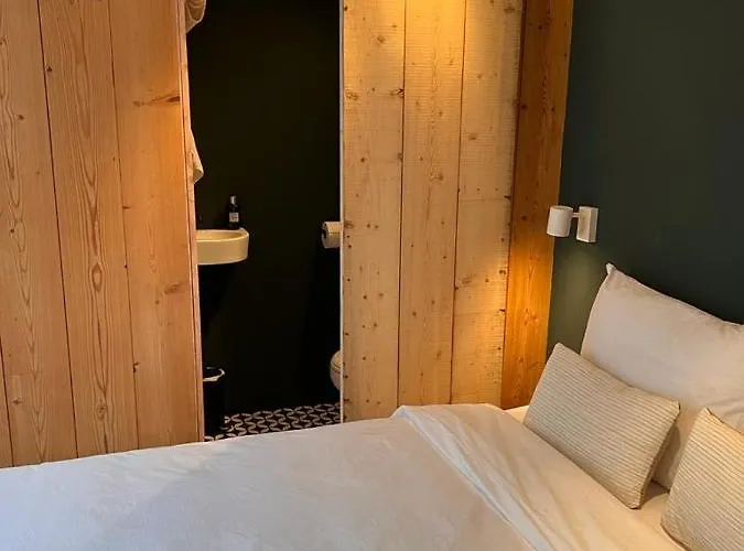 De Merel Πανσιόν